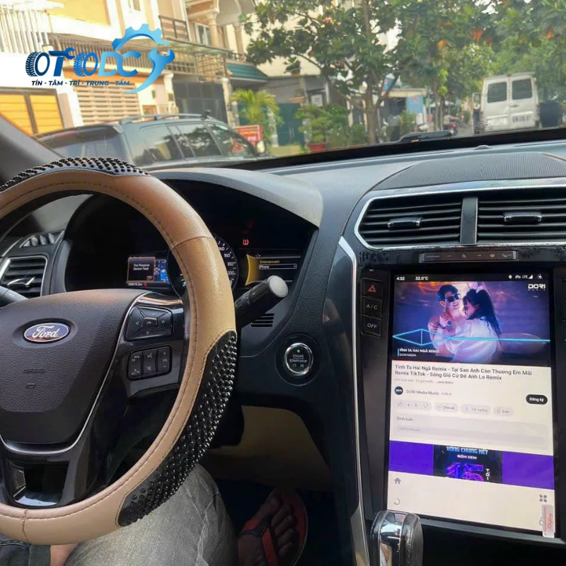 Màn hình android TESLA Ford Explorer, 12,1 inch ram 4gb rom 64gb bảo hành 24 tháng