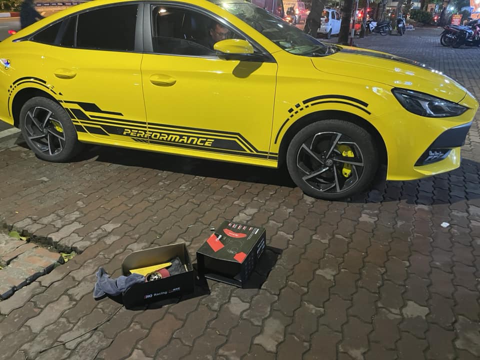 Ốp má phanh brembo MG 5, MG HS hợp kim nhôm, sơn tĩnh điện chống gỉ