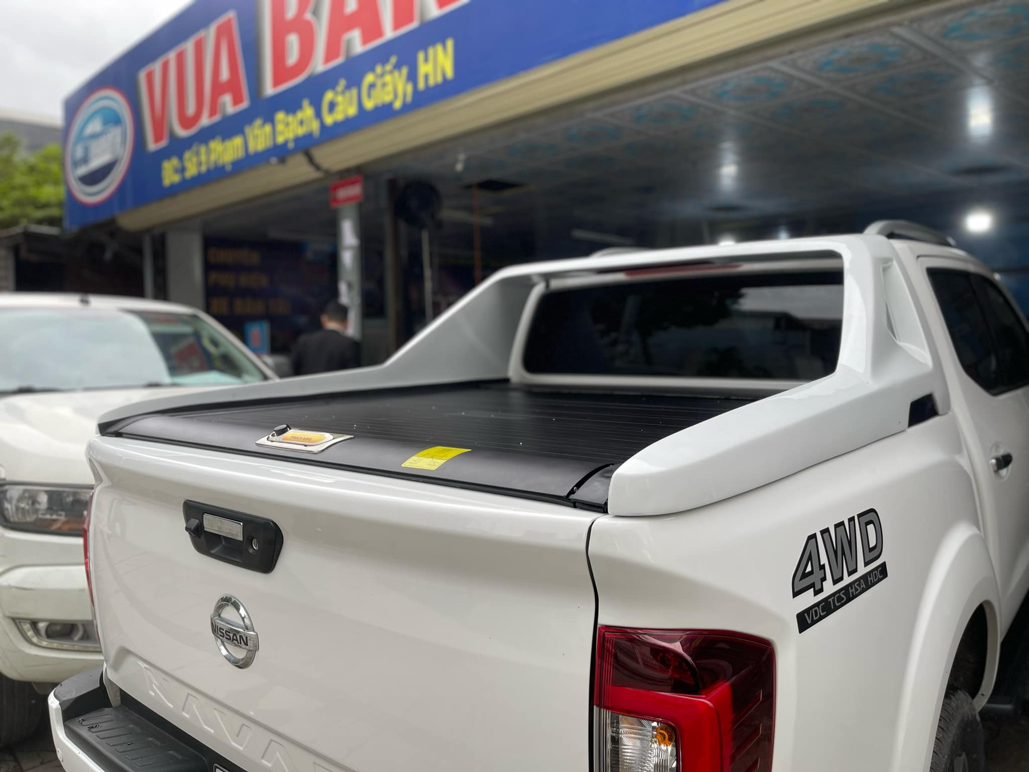 Nắp thùng bán tải NISSAN NAVARA, nắp cuộn cơ NAVARA