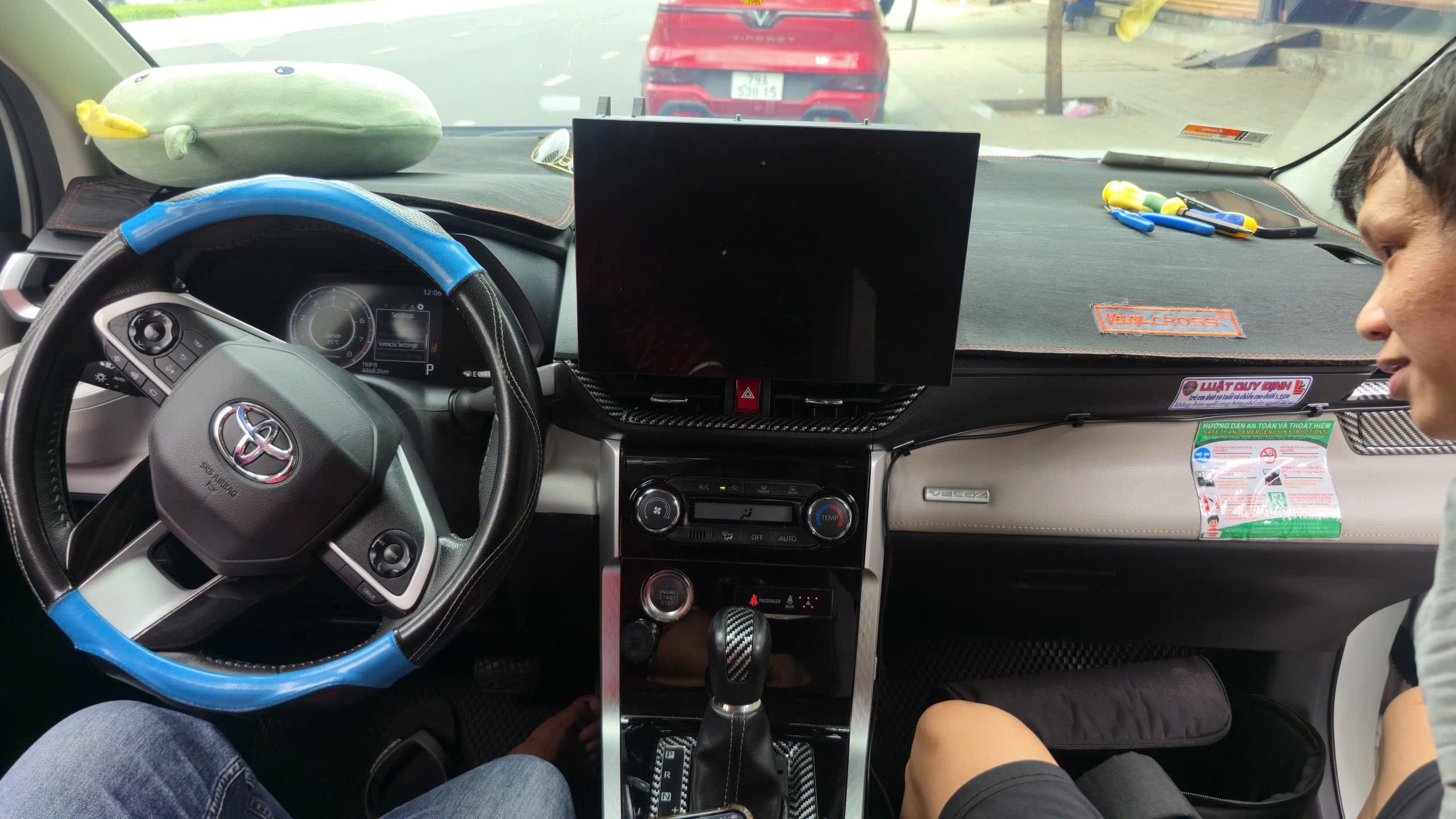 Màn hình Android 16 inch Ultra Car Xe Toyota Veloz - Mượt, Sắc Nét, Hỗ Trợ CarPlay/Android Auto