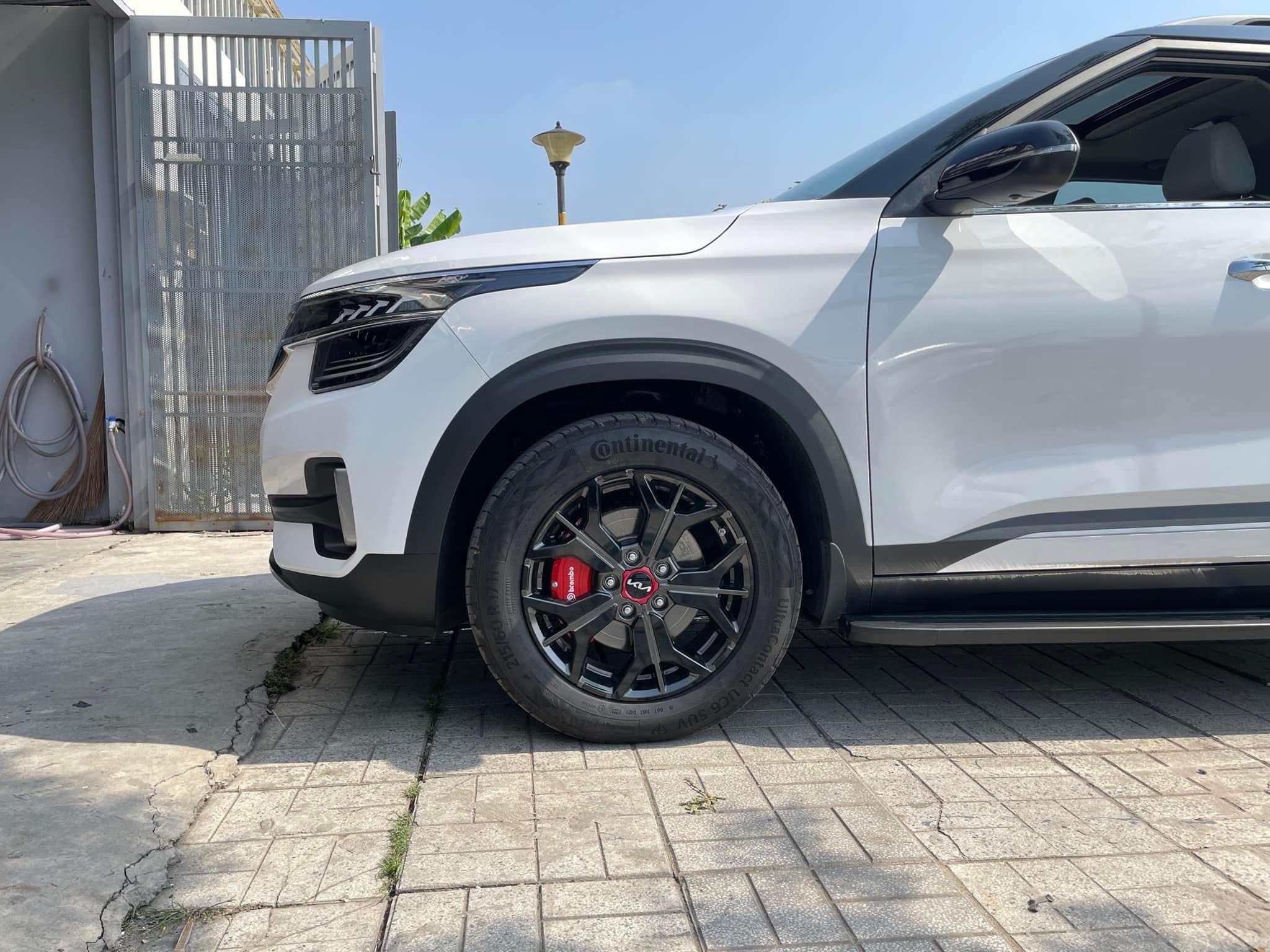 Ốp má phanh brembo các dòng xe KIA CAREN/SELTOS hợp kim nhôm, sơn tĩnh điện chống gỉ