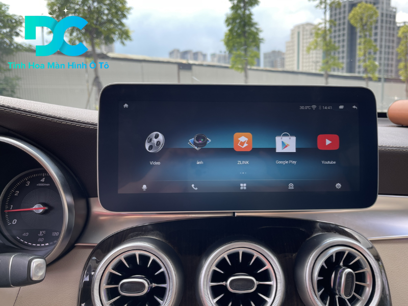 Màn hình Android chất lượng cao phù hợp với thiết kế nội thất sang trọng của xe