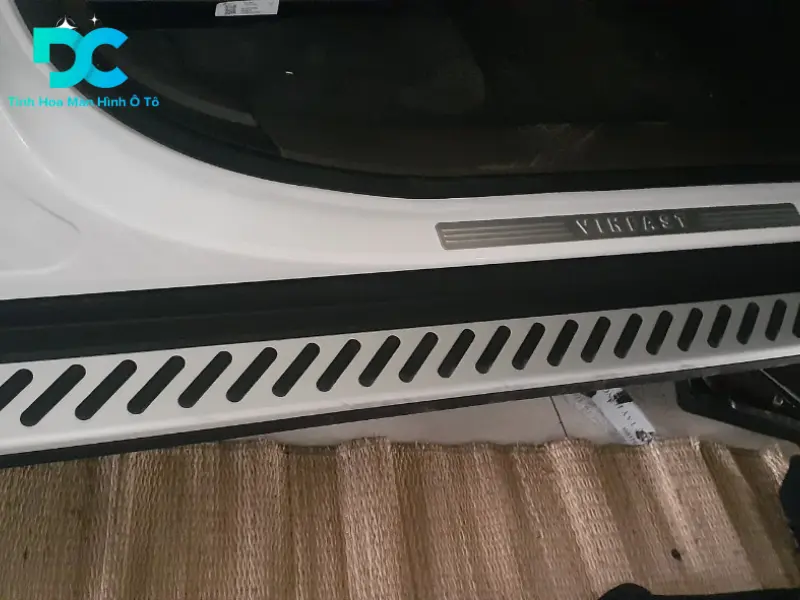 Giá bán và chính sách bảo hành bậc điện Lux SA tại OTO DC