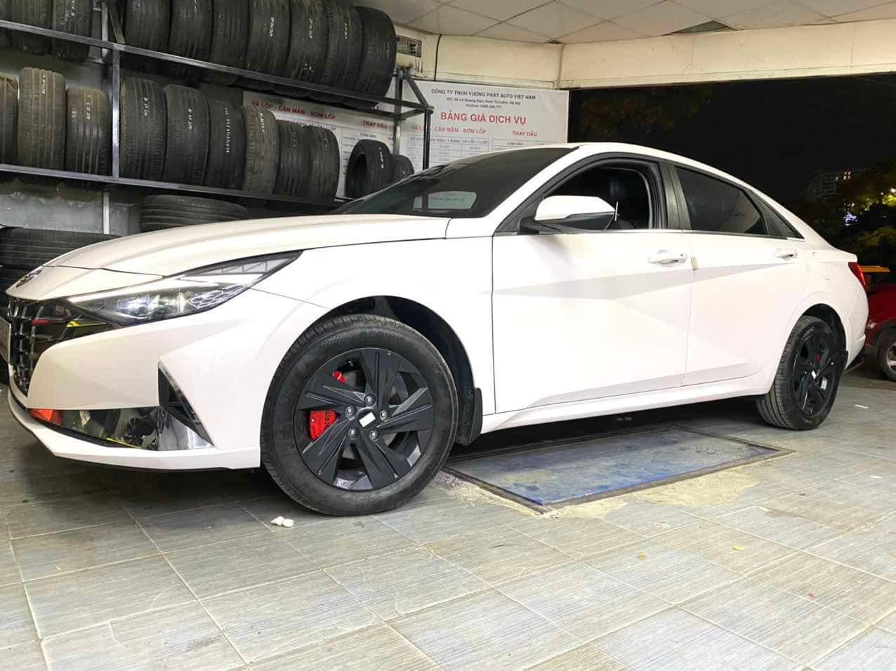 Ốp má phanh brembo HUYNDAI ACCENT/ ELANTRA hợp kim nhôm, sơn tĩnh điện chống gỉ