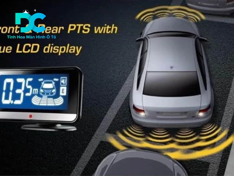 Có màn hình LCD nhỏ gọn giúp tài xế quan sát chướng ngại vật dễ dàng