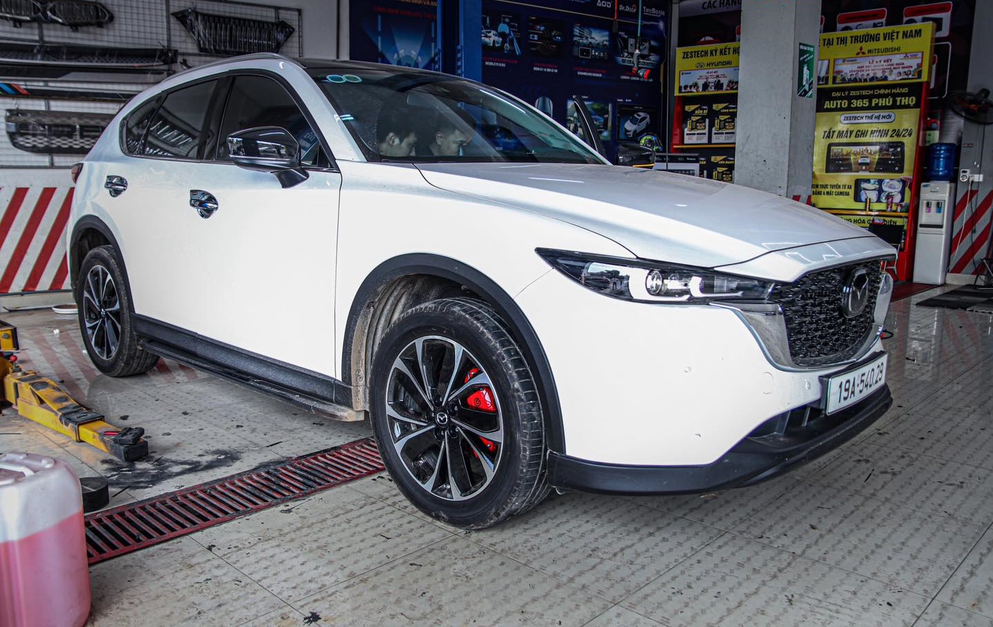 Ốp má phanh brembo Mazda các đời hợp kim nhôm, sơn tĩnh điện chống gỉ