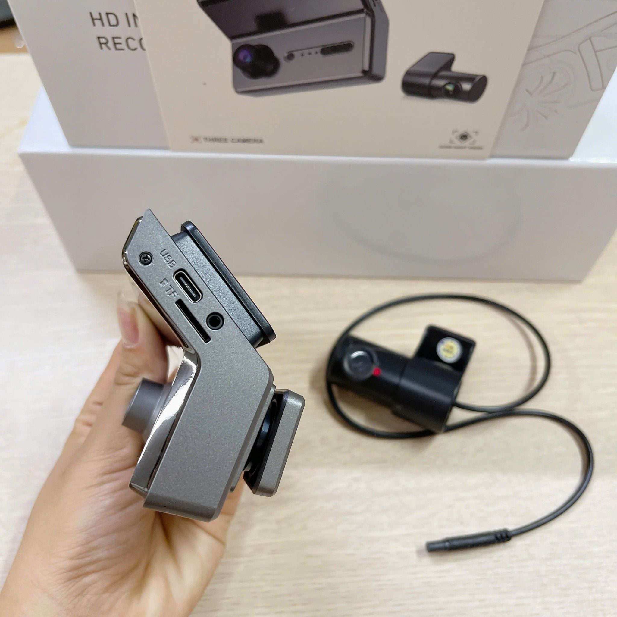 Camera Hành Trình Q7 PRO 3 Mắt Trước Trong Sau Ghi Hình 2K
