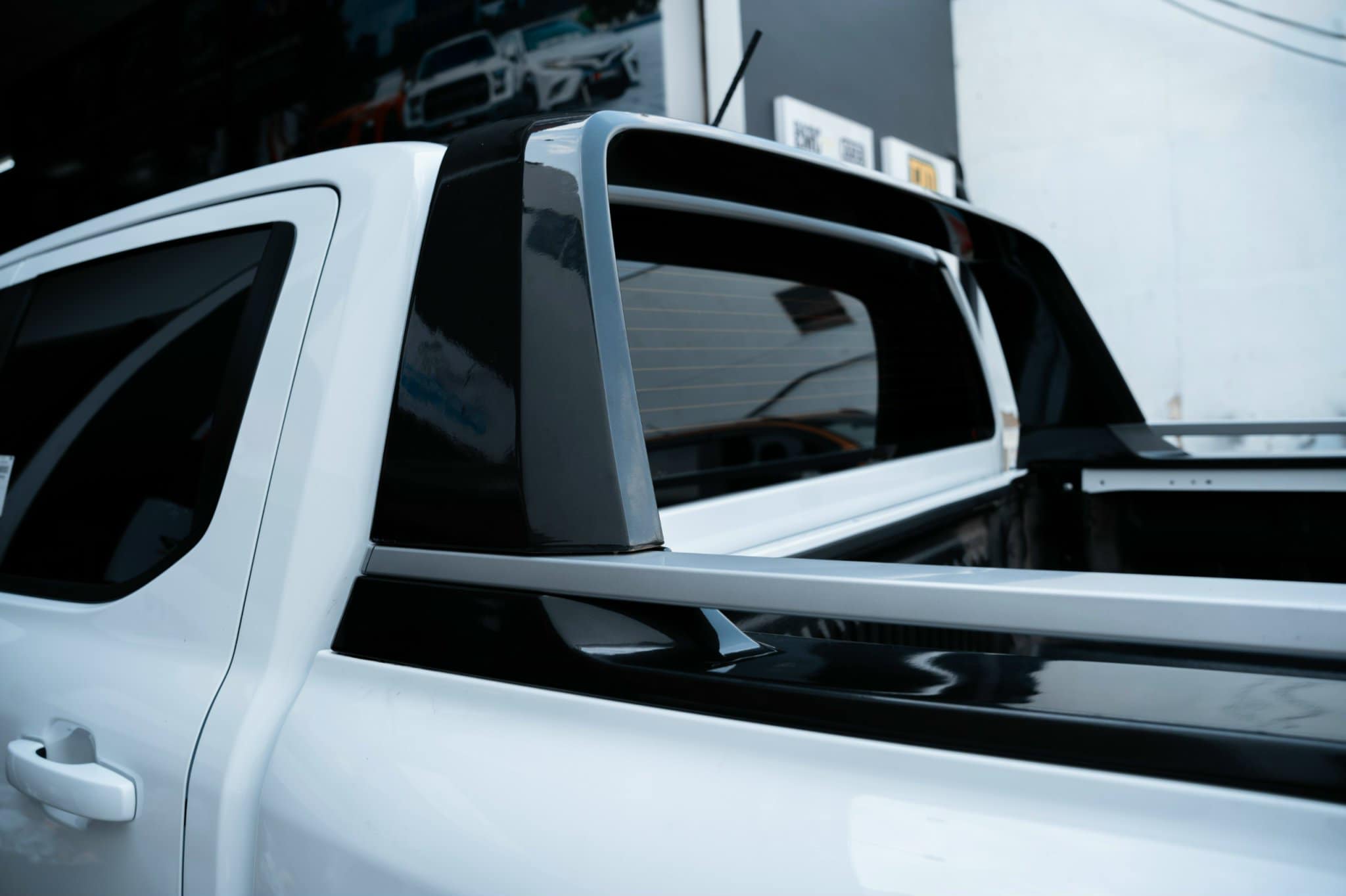 Vai thể thao Wildtrack lắp cho Ford Ranger 2024