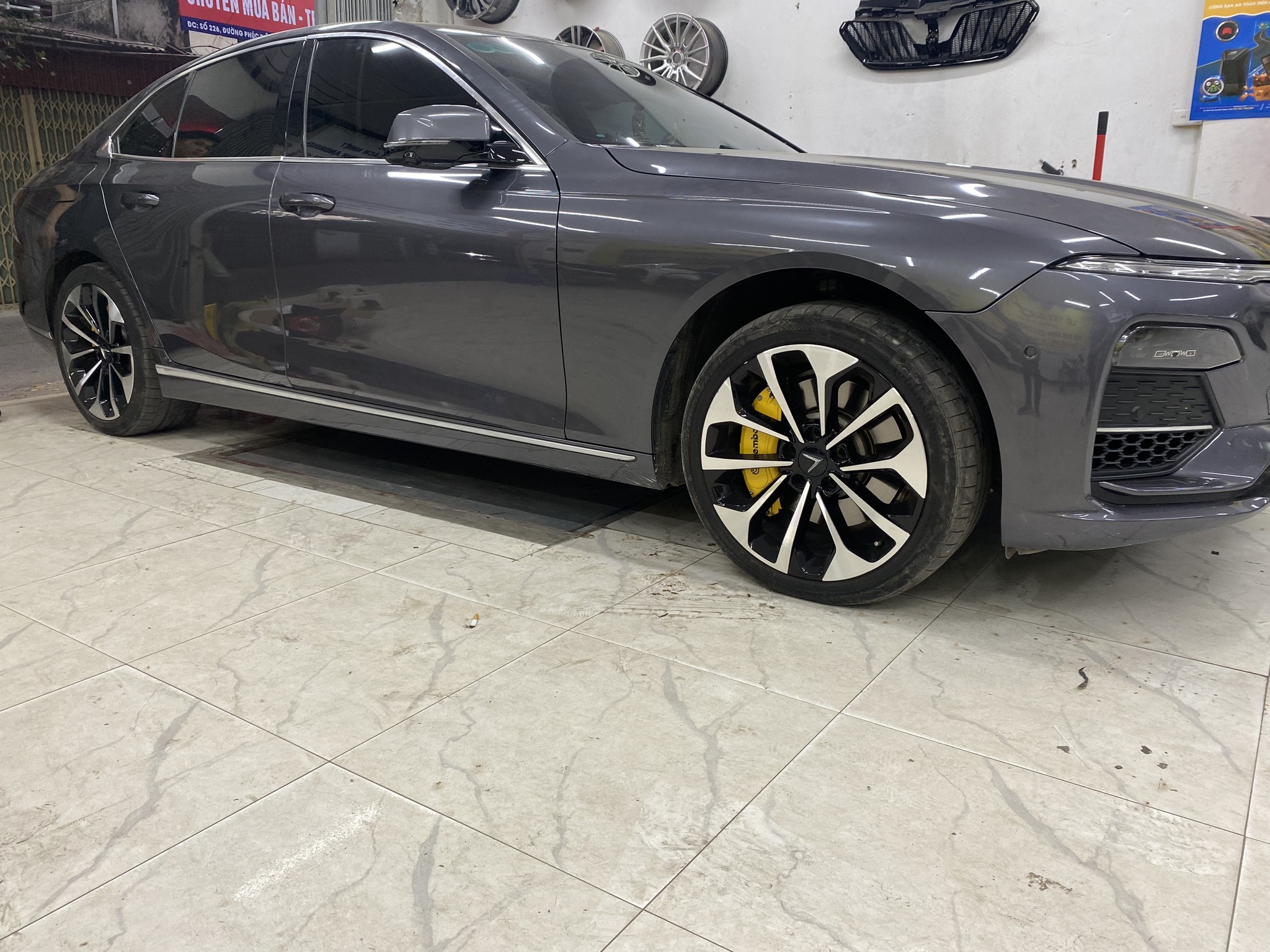 Ốp má phanh brembo VINFAST LUX A, LUX SA hợp kim nhôm, sơn tĩnh điện chống gỉ