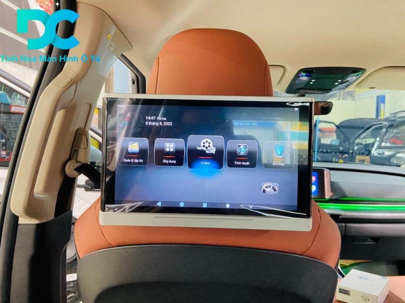 Lợi ích khi lắp đặt màn hình ô tô cho xe du lịch Limousine